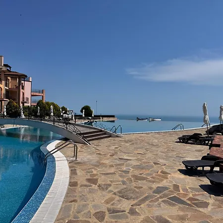 Sea View & Infinity Pool In Kaliakria דירה *