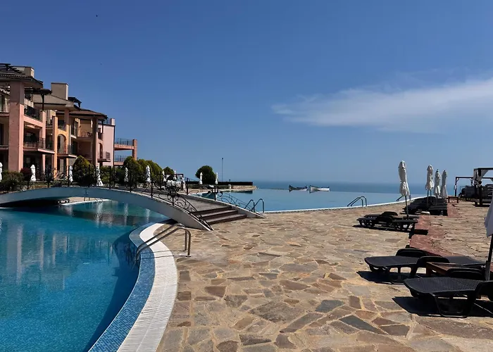 Sea View & Infinity Pool In Kaliakria דירה *